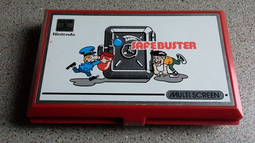 Nintendo game watch - watch, safe