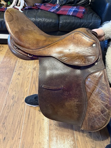 Falcon 17in wide saddle - 17in,