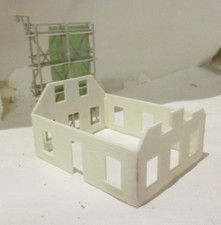 OO 00 HO gauge white house / bungalow under construction with scaffolding