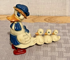 MOTHER DUCK  BABY DUCKLINGS