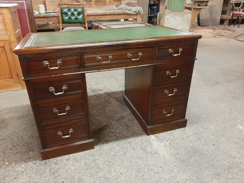 Lovely antique walnut pedestal - antique,