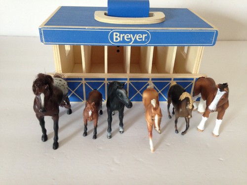 Breyer play wooden - play, stable