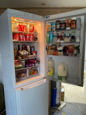 TALL HOTPOINT FROST FREE FRIDGE FREEZER MODEL FUFL2010