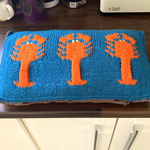 Blue orange lobster knitted - blue,