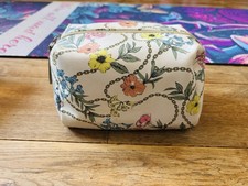 Floral Chain Design Patterned