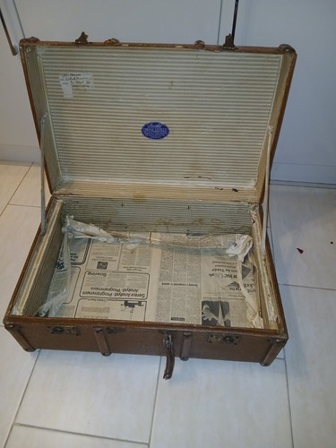 Smiths vintage trunk 44 x - x,