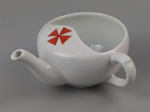 Porcelain invalid feeder - feeder, cup