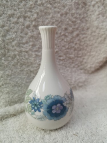Wedgwood clementine bud vase - wedgwood,
