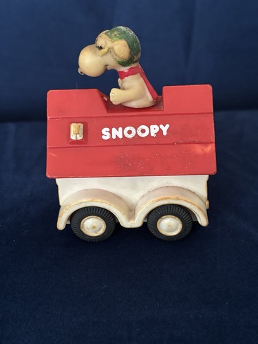 Vintage 1965 snoopy flying - snoopy,