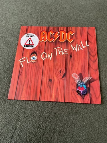 Fly the wall - fly,
