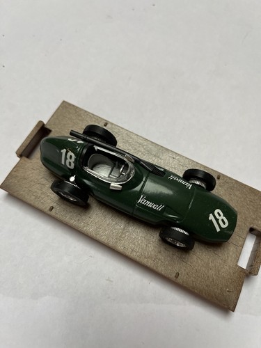 Brumm vanwall model car - 18,