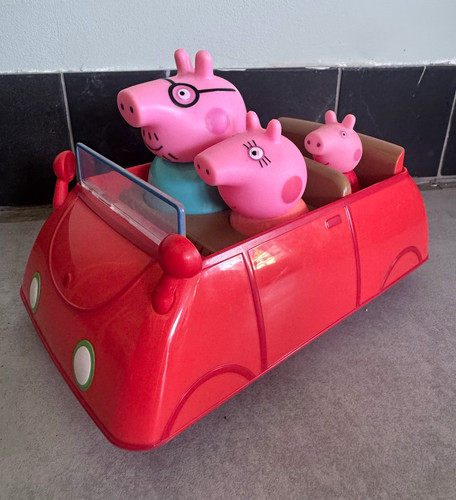 Peppa pig family - red, car
