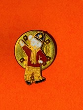 RUPERT BEAR  Pin  Badge   -