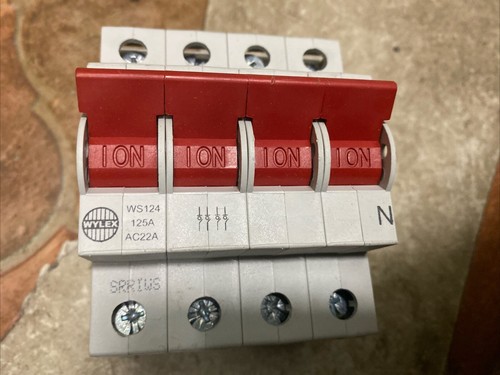 Wylex pole isolator - 4, switches