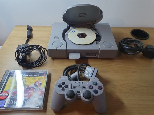 Sony playstation chipped - 1,