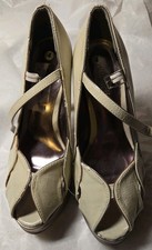 Women's Cream & Chrome High Heel Shoe UK Size 4 Good Condition Publicite