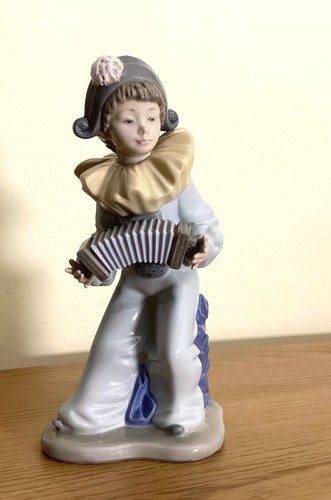 Nao lladro harlequin - by,