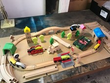 IKEA WOODEN RAILWAY TRACK TRAIN CARRIAGE BRIDGE TREES BUILDINGS 17917 LILLABO