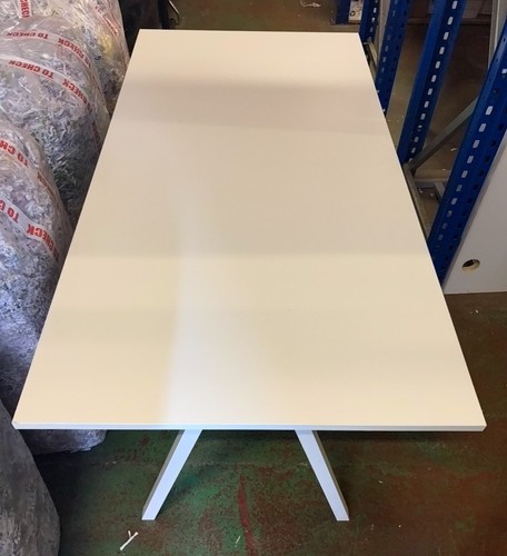 Ikea trotten shape desk - trotten,