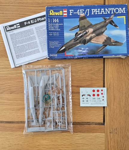144 revell j phantom - 1/144,