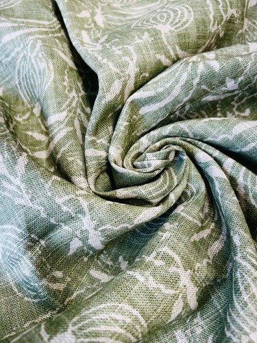 Baker fabric remnant - &,
