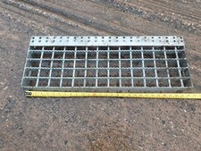 Steel Stair Tread Heavy Duty 700mmx250mm Galvanised Serrated Anti Slip Mezzanine