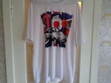 GILDAN Activewear T-Shirt CARNABY STREET Size 2XL. New