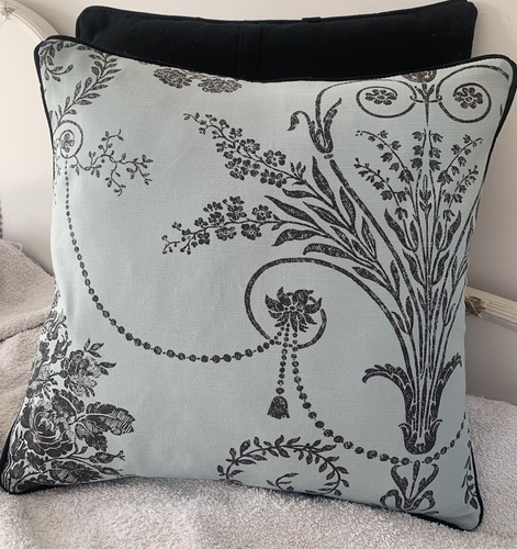 Cushion cover in laura - 16”,