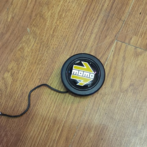 Momo arrow gloss contact - gloss,