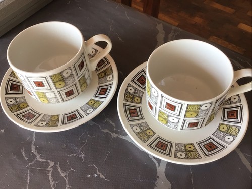 Cups and saucers ironstone - saucers, x