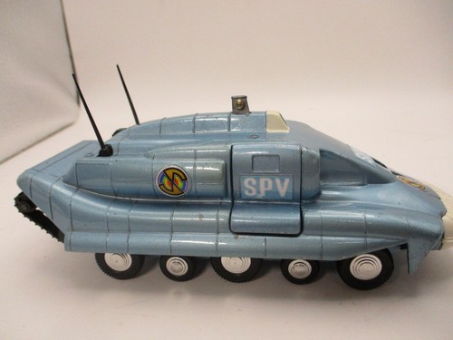 Dinky toys 104 captain - dinky,