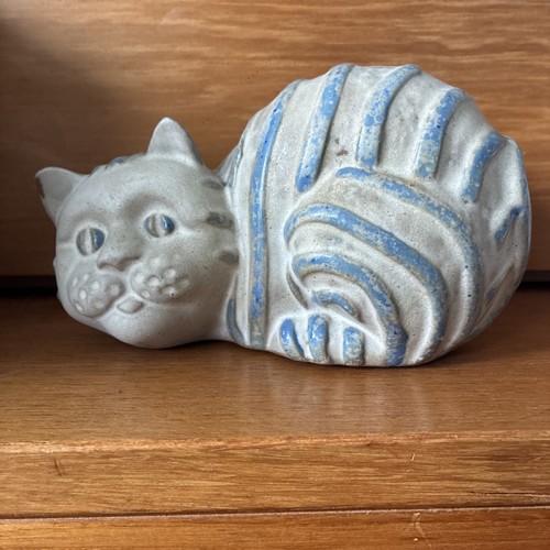 Tremar pottery cat money - cat, box