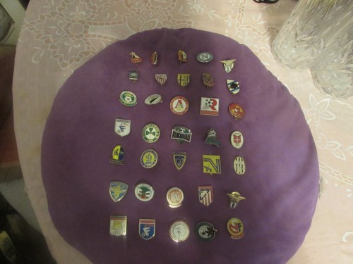 Collectable football pin - 35,