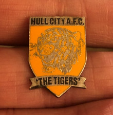 HULL CITY A.F.C. ORANGE CREST SHIELD ENAMEL PIN BADGE