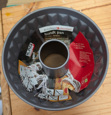 KITCHEN COLLECTION  BUNDT PAN