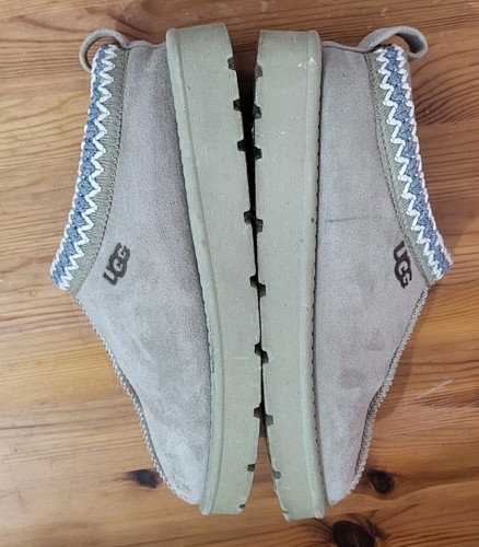 Genuine ugg shes slippers - genuine, shes/slippers