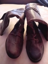 Brown LEATHER Boots. New. Size 9eee. We're £99.