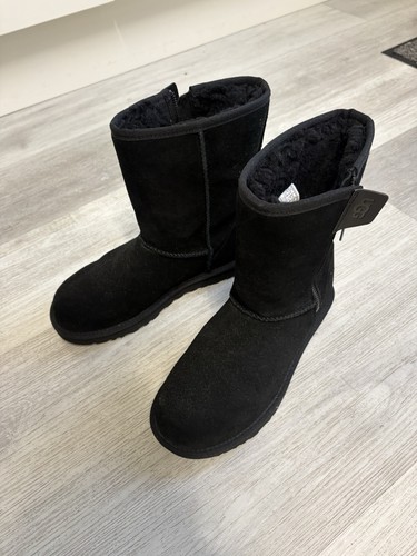 Ugg classic short bailey zip - short,