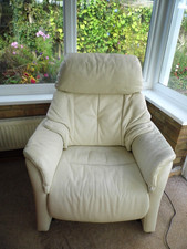Himolla Cumuly Electric Riser/Recliner Chair with Integrated Footrest. ?*