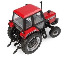 Universal Hobbies 1/32 Case IH