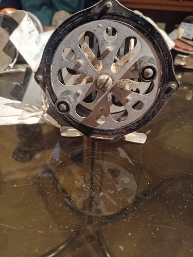 Centre pin vintage reel - centre,