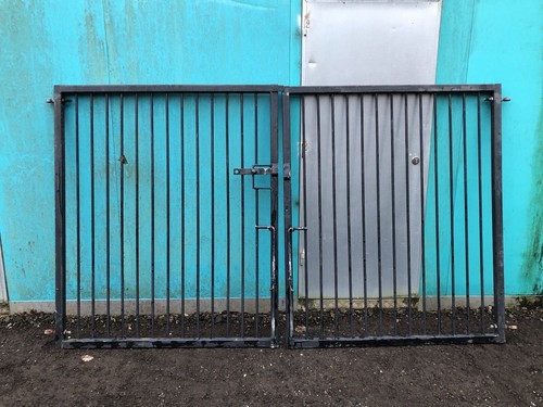 Site gate yard - yard, gates