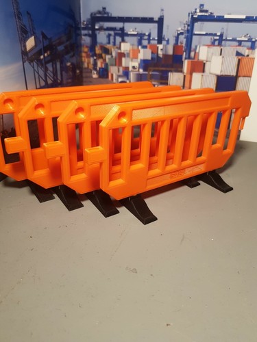 Road barriers x4 - 1/14,