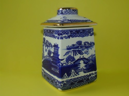 Ringtons wade tea caddy - /,