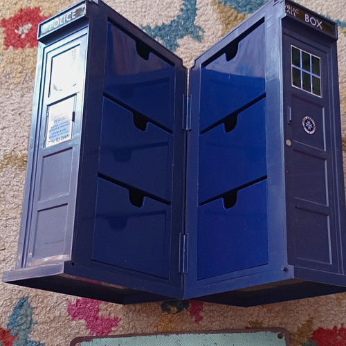 Doctor who tardis - tardis, police