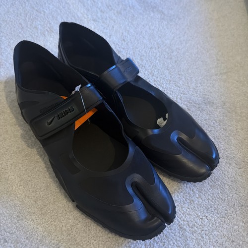 Split toe trainers - toe,