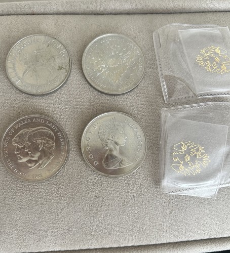 Several collectible coins - several,