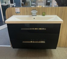 Gloss Black white Bathroom