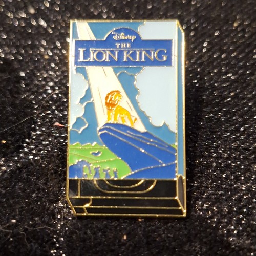 Disney loungefly pin - disney,