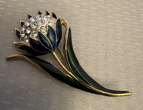 Vintage signed ciro brooch - signed,